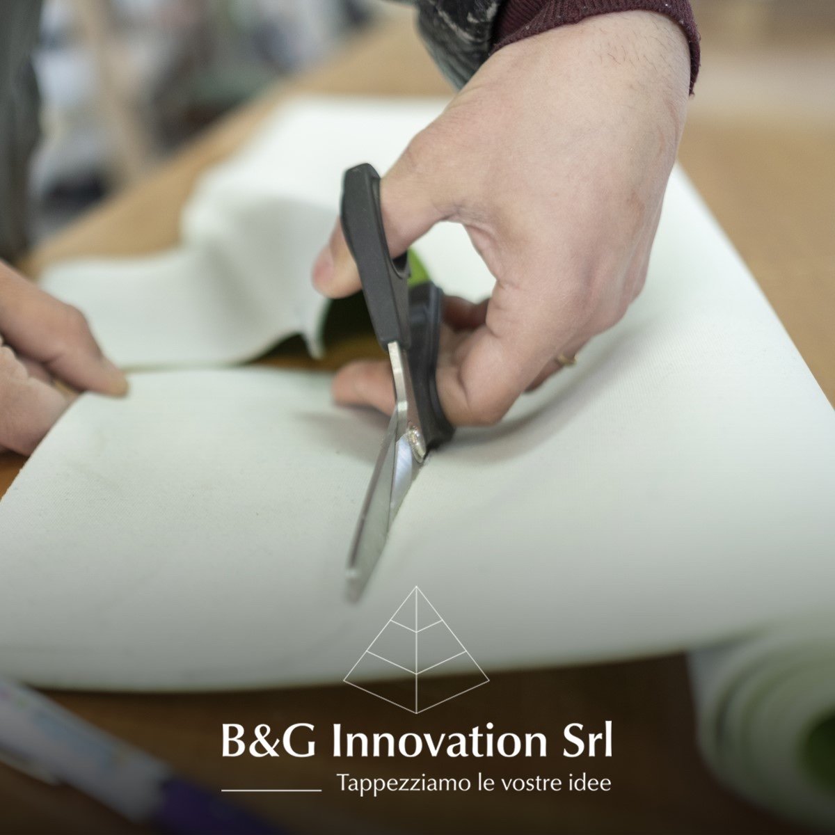 Taglio artigianale tessuti